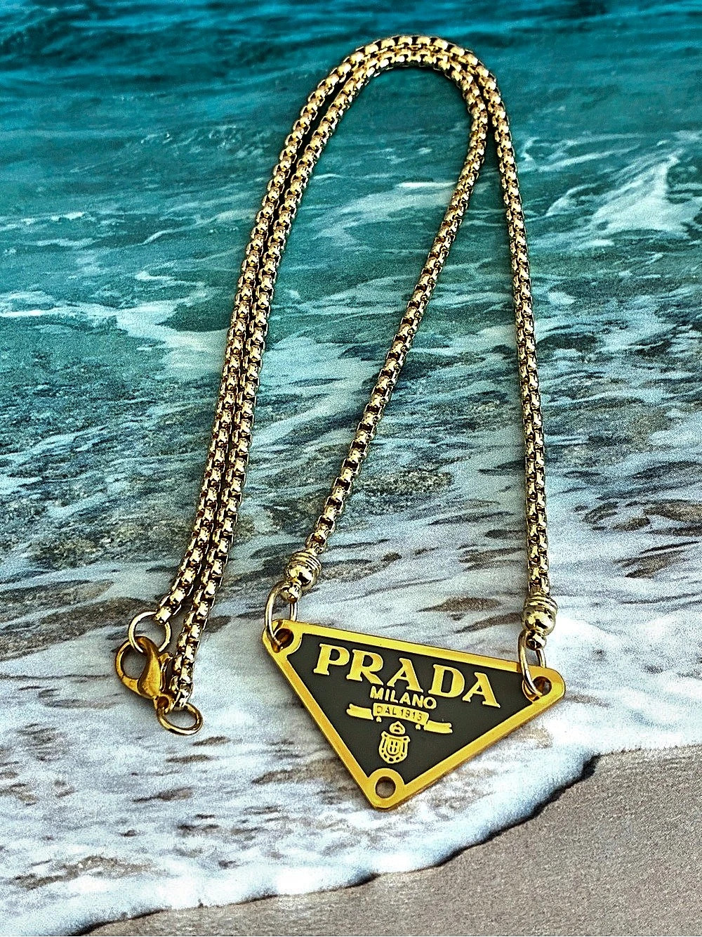 Unbranded Gold-Tone Triangle Pendant Necklace Like New